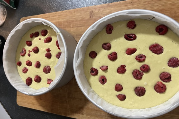 Brownie pistachio-Raspberries Basque Cheesecake,Brownie pistachio basque cheesescake,Brownie pistachio cheesecake recipe,Brownie Cheesecake,pistachio basque cheesecake
